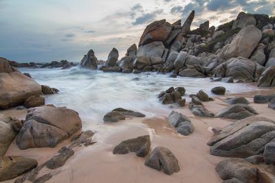 Những bờ biển có bãi đá đẹp ở Việt Nam